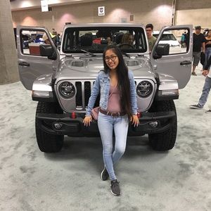 Meet your Posher, Biki